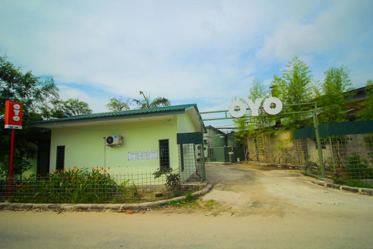 Oyo 1596 Taman Homestay Syariah Dumai Esterno foto