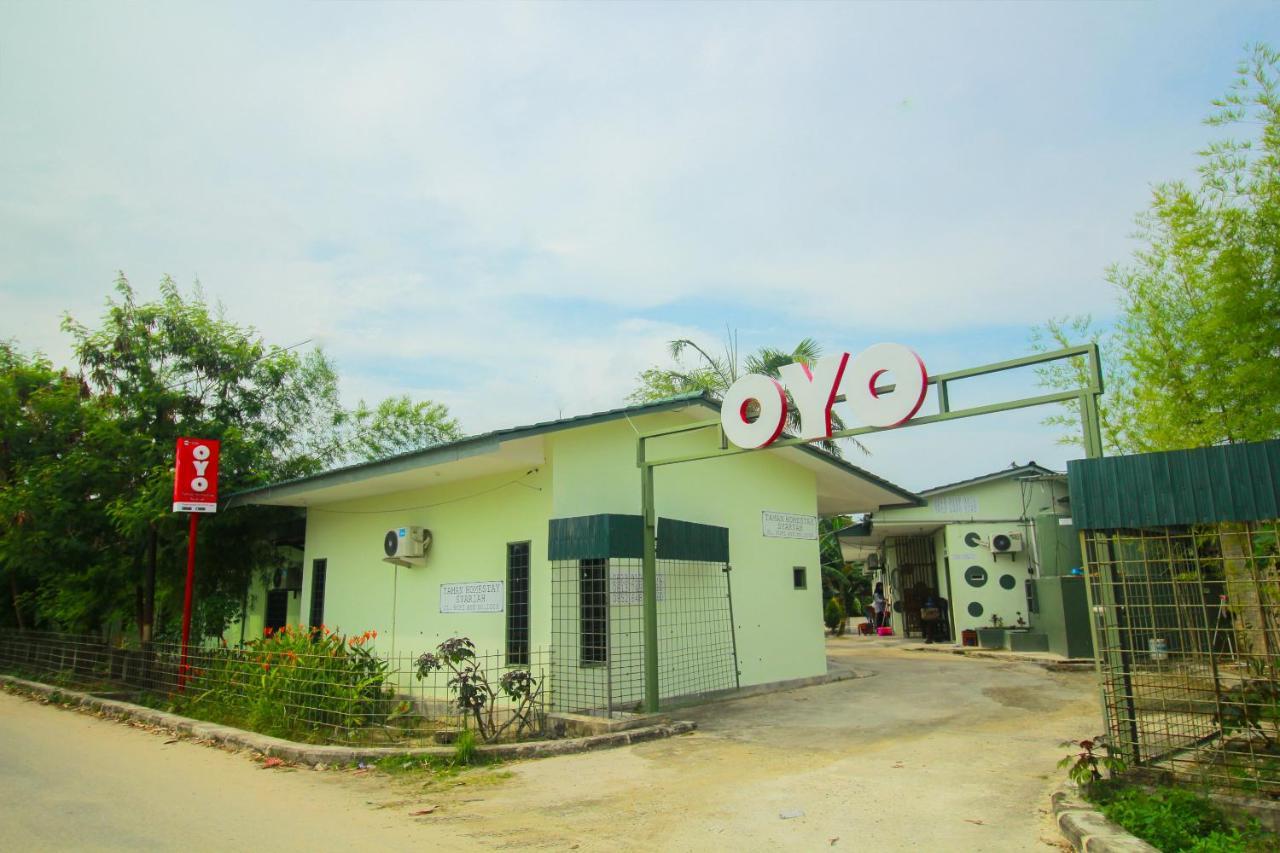 Oyo 1596 Taman Homestay Syariah Dumai Esterno foto
