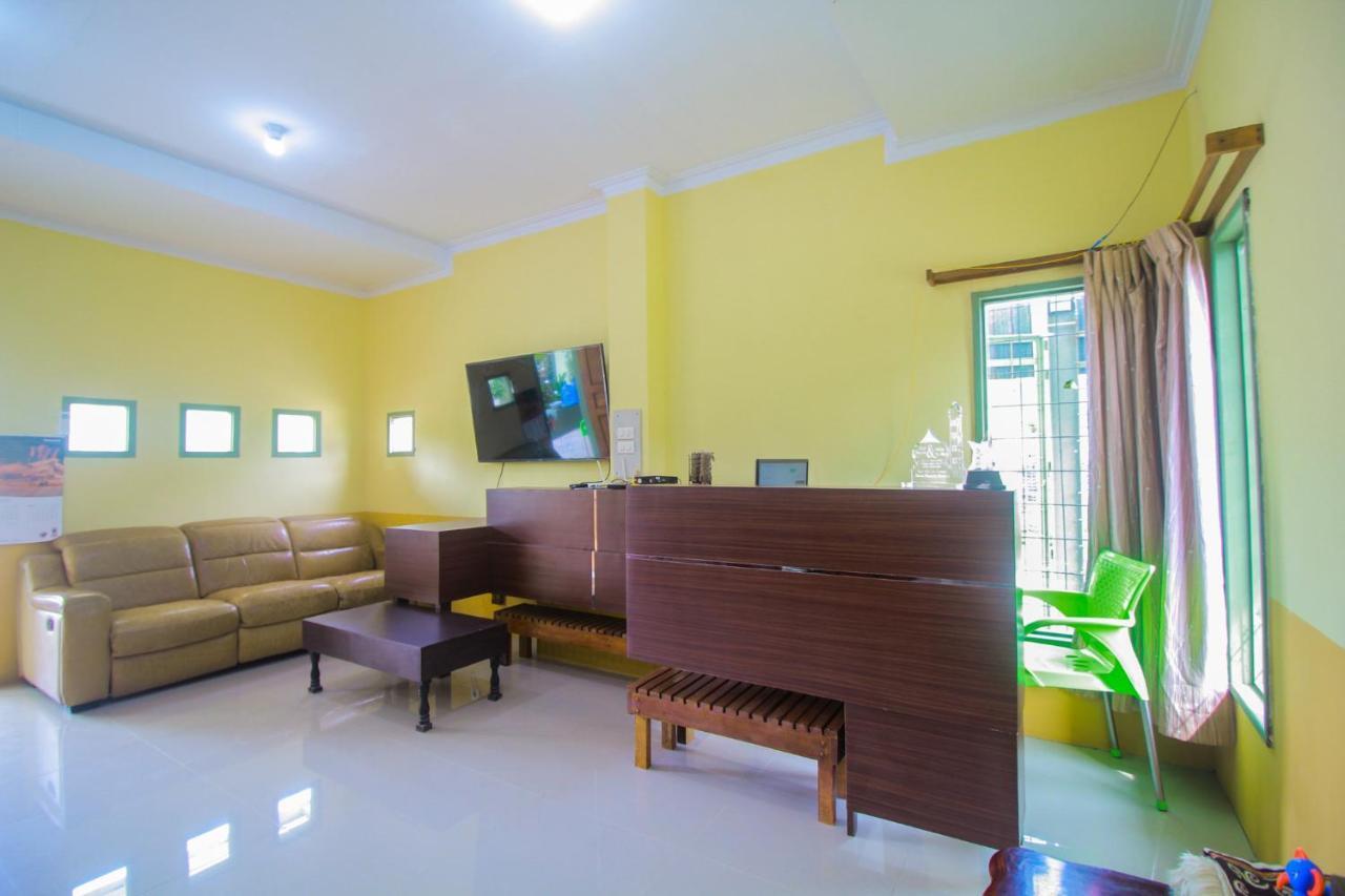 Oyo 1596 Taman Homestay Syariah Dumai Esterno foto