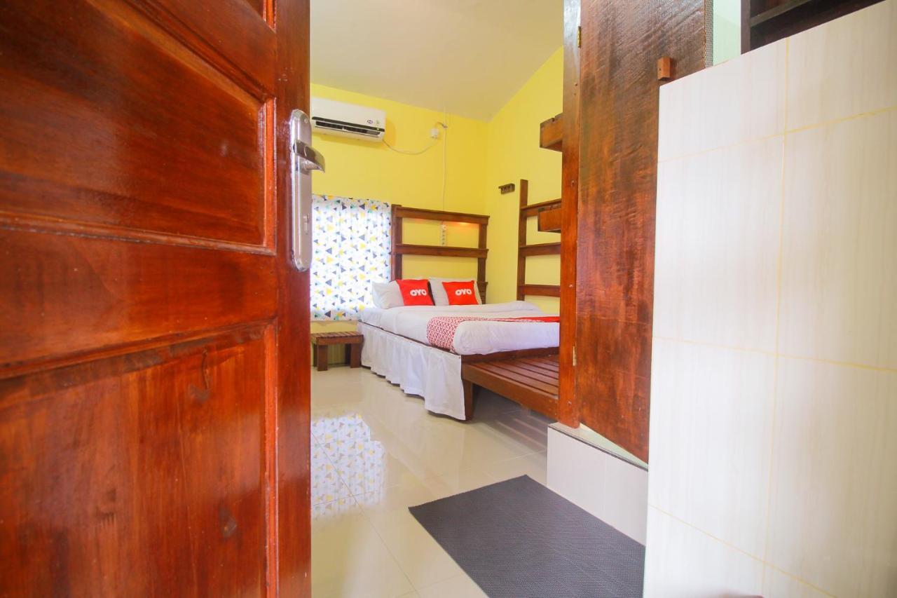 Oyo 1596 Taman Homestay Syariah Dumai Esterno foto