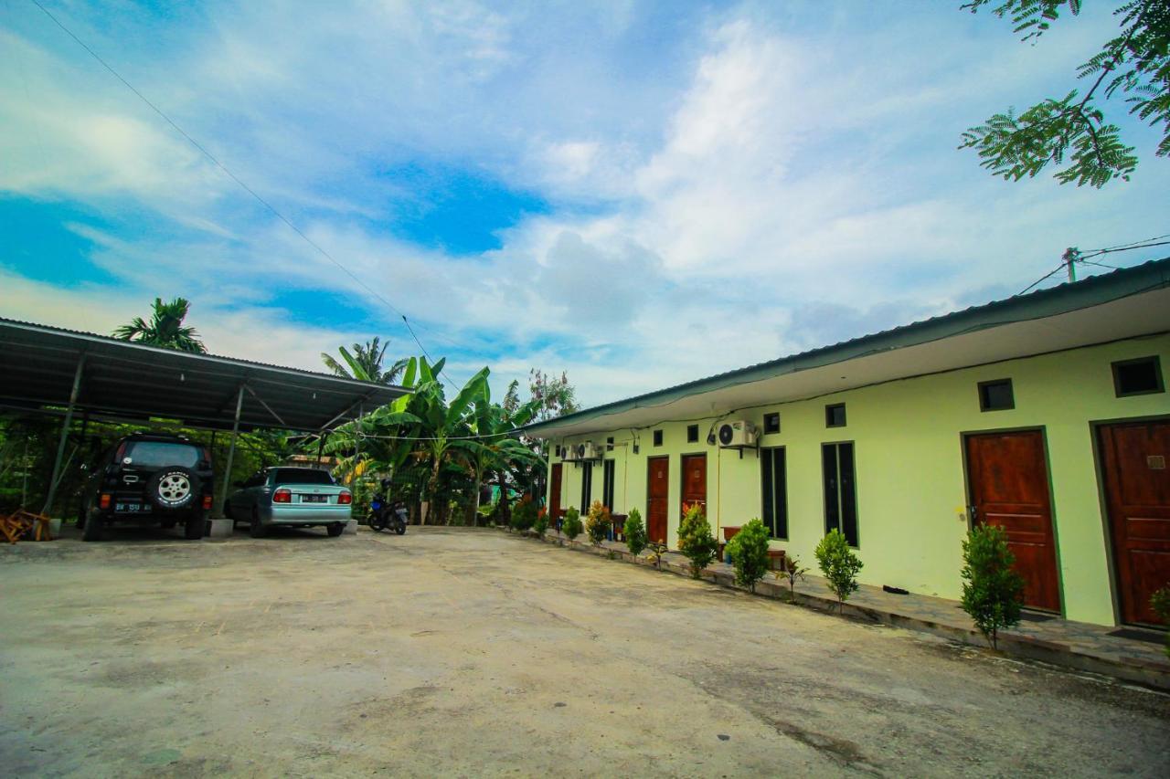 Oyo 1596 Taman Homestay Syariah Dumai Esterno foto