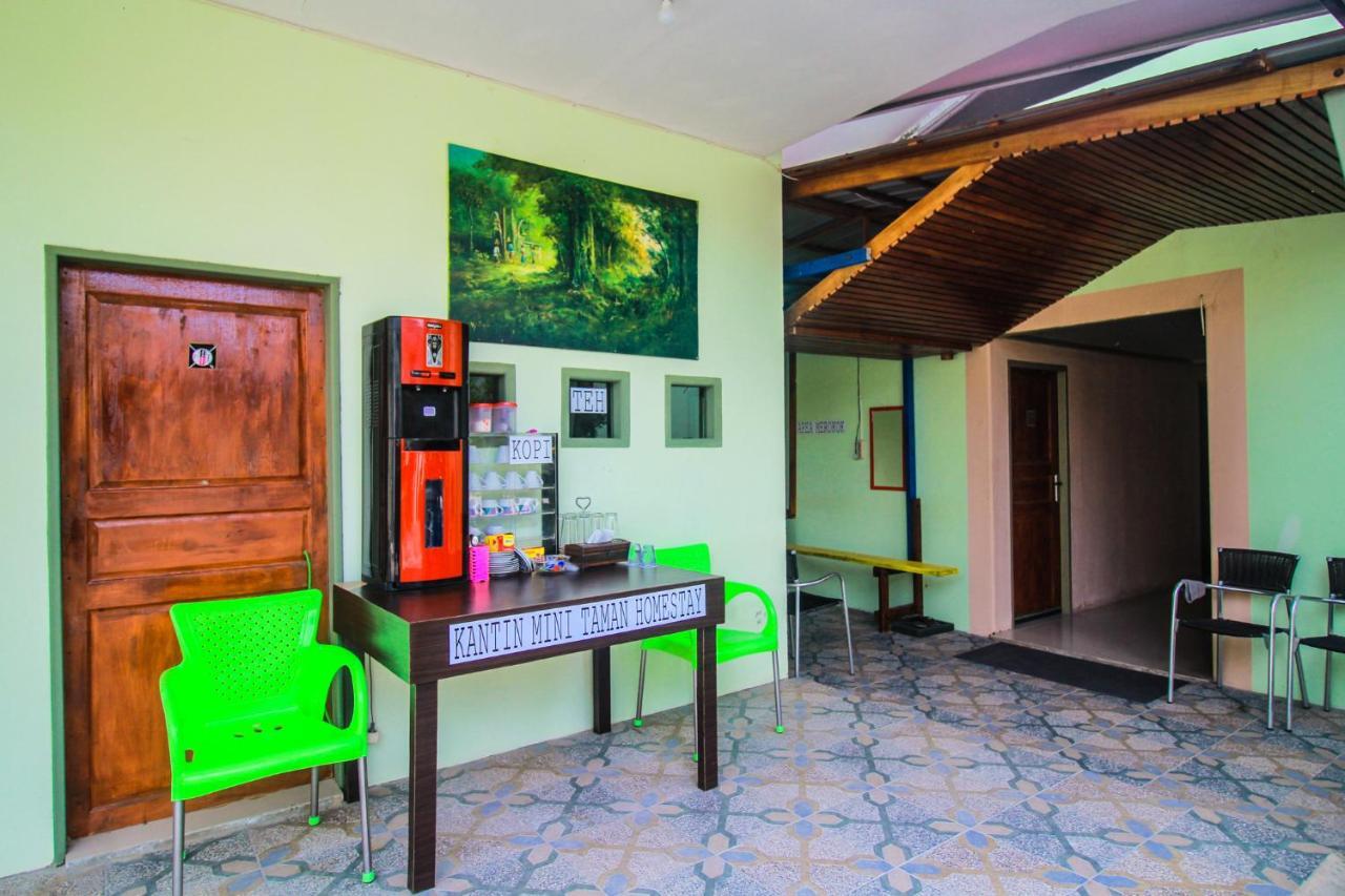 Oyo 1596 Taman Homestay Syariah Dumai Esterno foto