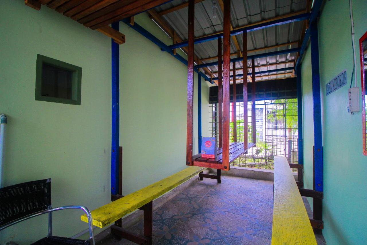 Oyo 1596 Taman Homestay Syariah Dumai Esterno foto